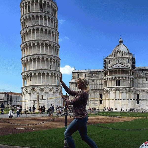 Reprodução/Instagram @manu_paim, @giuliadidio10, @novy4, @car78la e @fumfum23 Turistas na Torre de Pisa (Pisa, Itália)