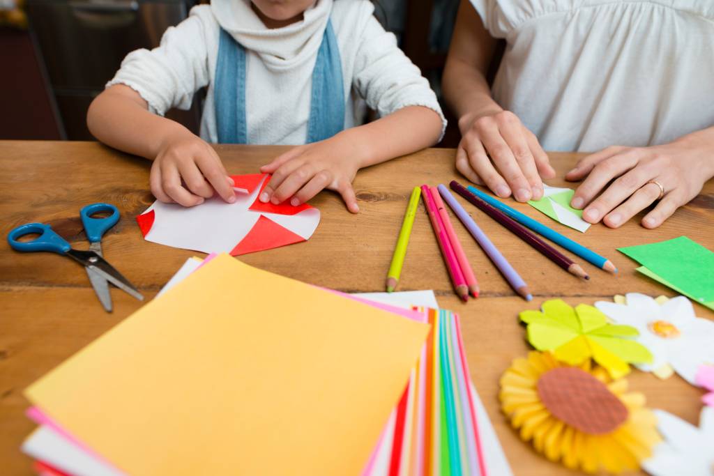 Diversão em família: tutoriais para fazer 15 origamis com as crianças