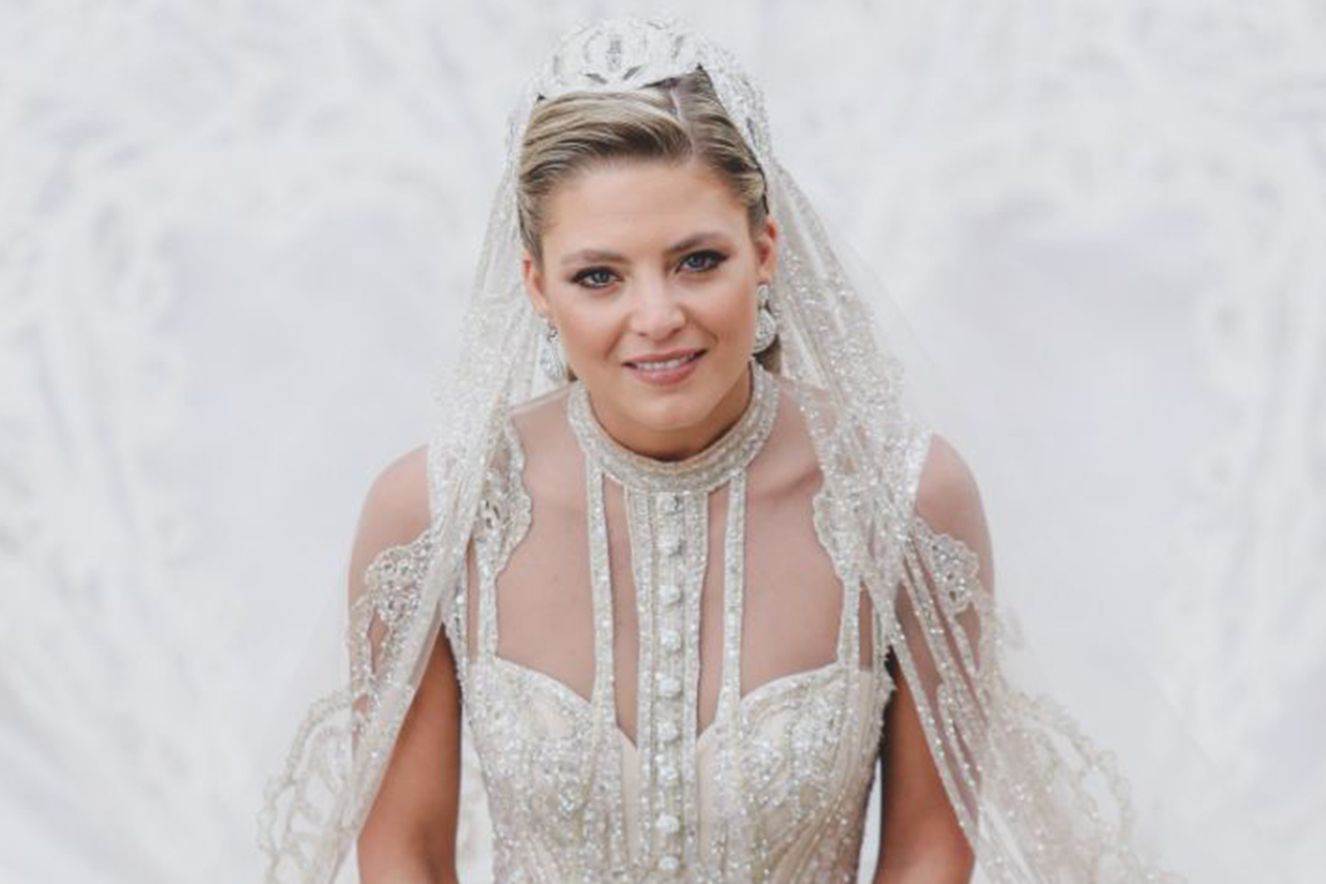 Esta mulher se casou usando o vestido de noiva mais rico do ano até agora CLAUDIA imagem foto