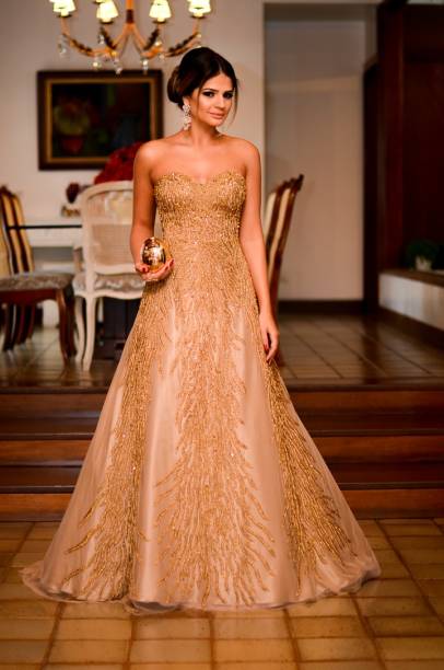 Vestido Dina Barcelos, joias Goldesing e clutch Isla Vestido Dina Barcelos, joias Goldesing e clutch Isla