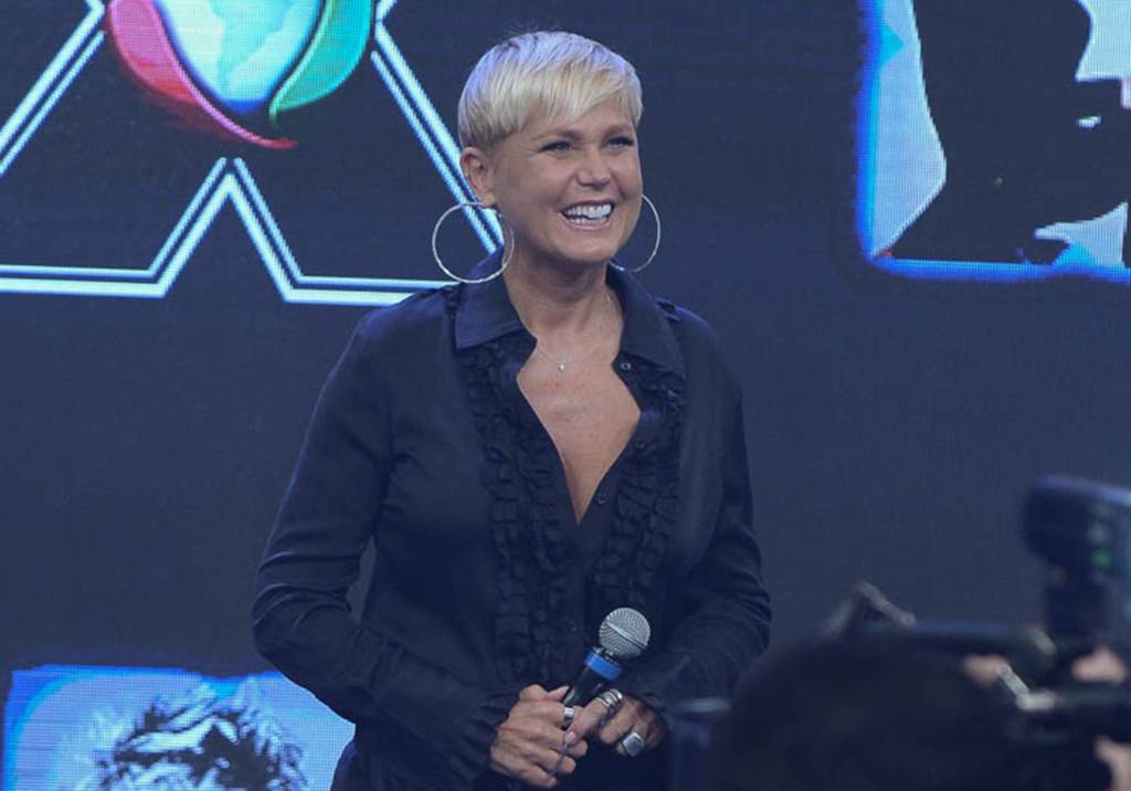xuxa-look-coletiva-imprensa-record xuxa Meneghel