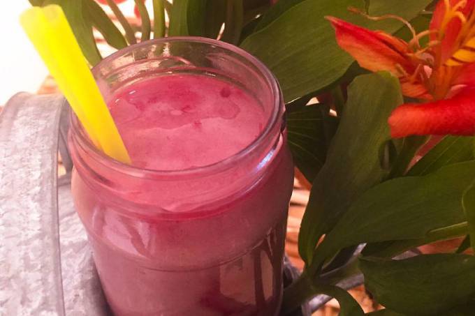 Shake de frutas vermelhas para o lanche intermediário