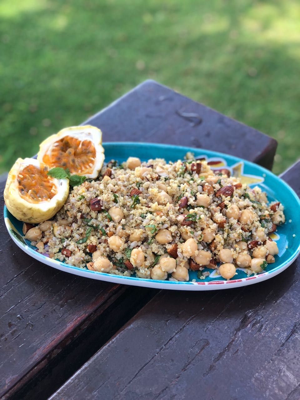 Salada de grãos com maracujá