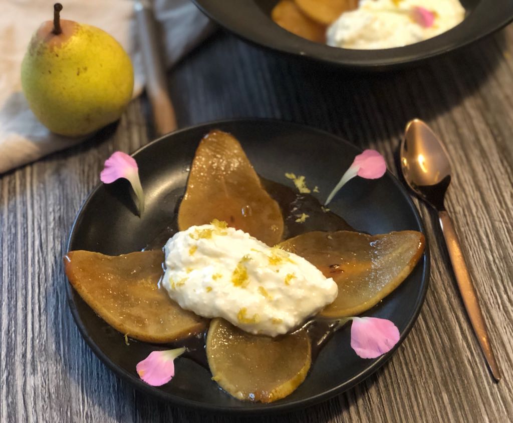 Peras grelhadas com chantili de ricota