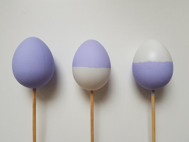 6- Para mais opções ou combinações de pinturas, os ovos podem ser pintados de três maneiras: inteiro, a metade para cima ou a metade para baixo.