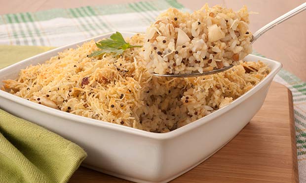 Arroz sete grãos com castanhas e queijo