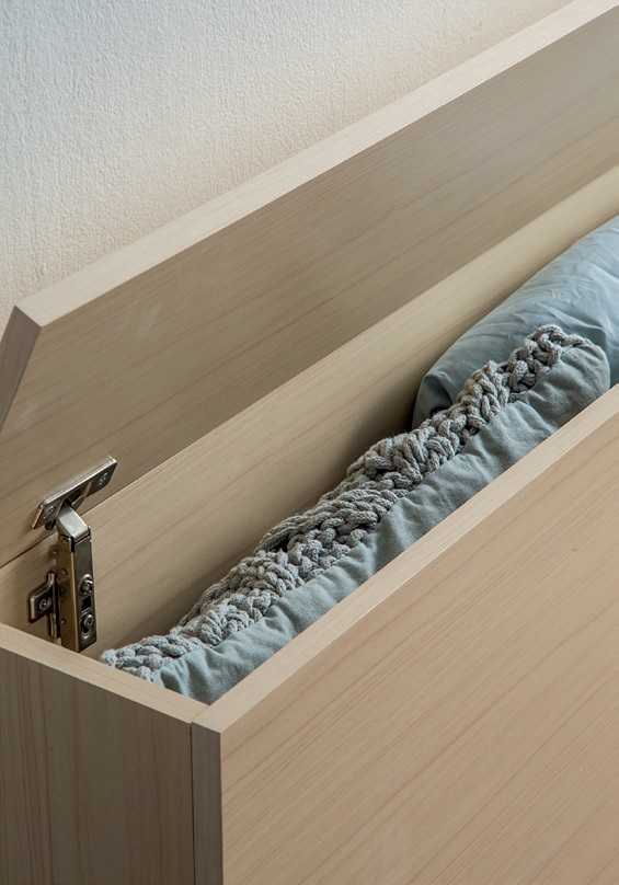 quarto-de-casal-com-lambris-no-teto-tem-espaco-para-tudo asasd
