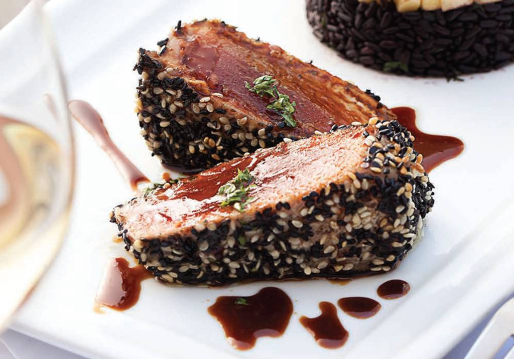 Atum em crosta de gergelim para incrementar o menu com poucas calorias