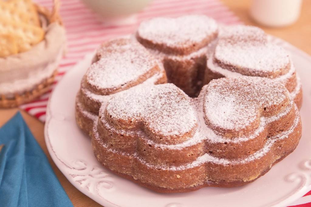 Bolo de banana com biscoito cream cracker