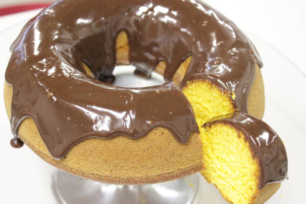 Bolo de cenoura com cobertura de ganache
