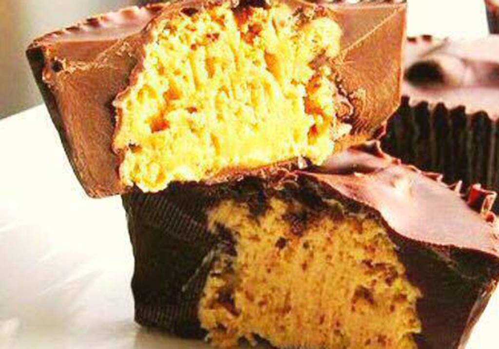 Bombom fit feito com pasta de amendoim