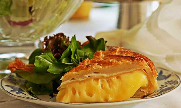 Brie en croute: torta de queijo brie