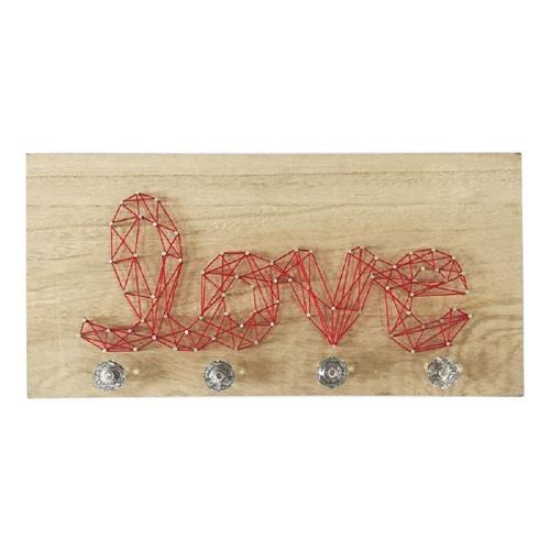 <a href="https://www.gotoshop.com.br/UtilidadesDomesticas/lavanderiaebanheiro/Cabides/cabideiro-4-ganchos-de-madeira-string-art-love-urban-h40807-12699878.html?recsource=busca-int&rectype=busca-0" target="_blank" rel="noopener">Cabideiro 4 Ganchos De Madeira String Art Love Urban - Tem preço de R$ 59,90</a>