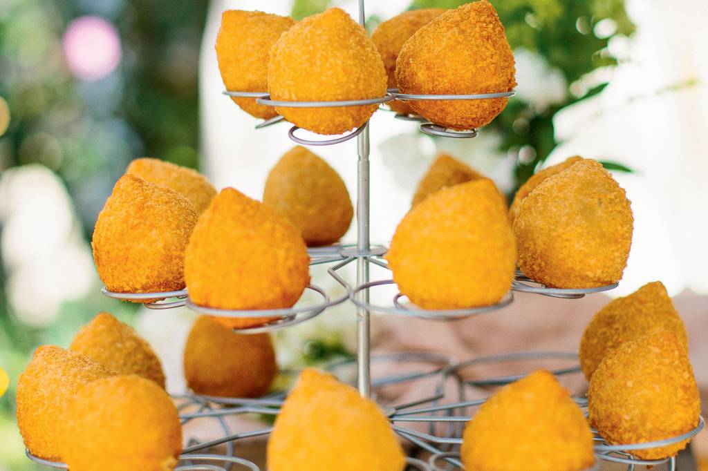 Receita de coxinha de carne-de-sol Receita de coxinha de carne-de-sol