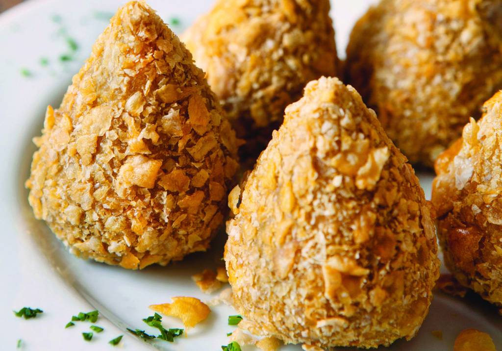 Coxinha fit rica em fibras e liberada na dieta. Anote a receita!