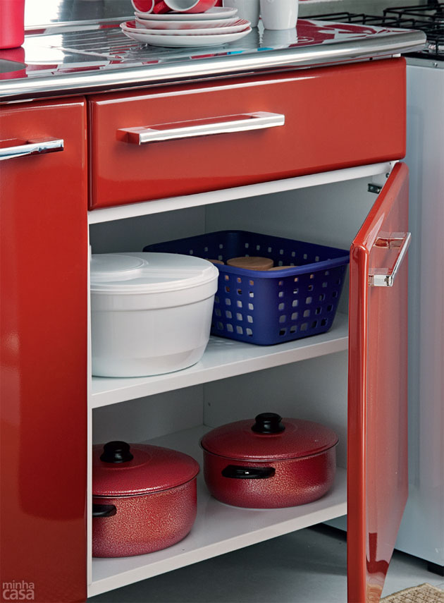 cozinha-com-decoracao-vermelha-e-branca-4