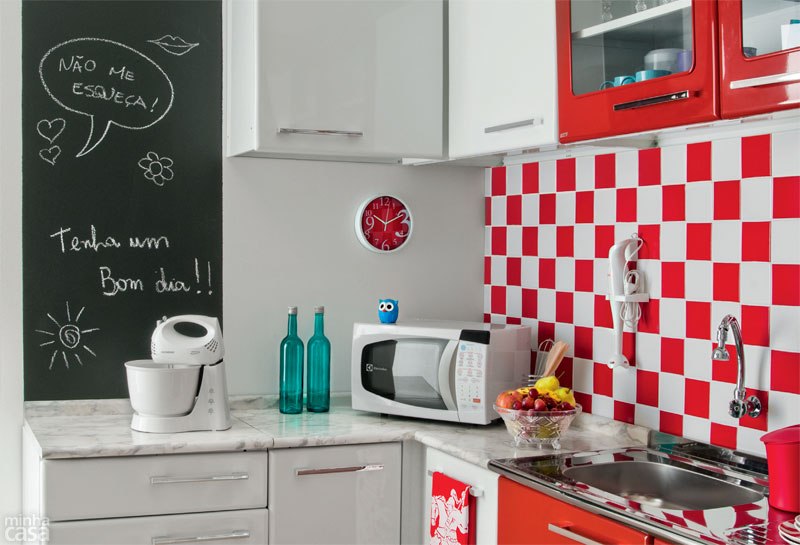 cozinha-com-decoracao-vermelha-e-branca