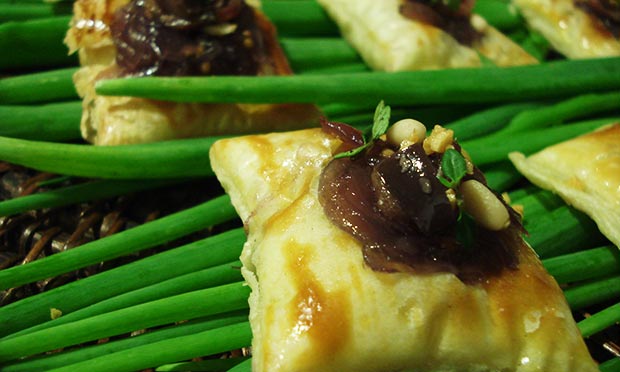 Crostata de cebola roxa com anchova