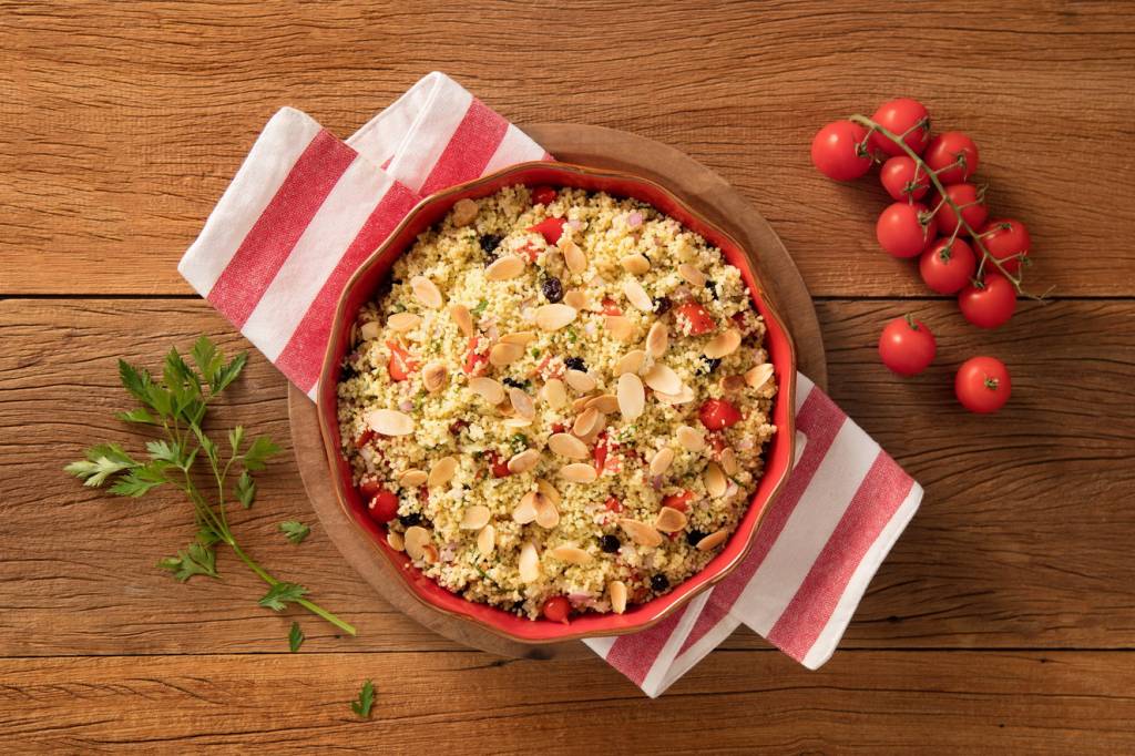 Cuscuz marroquino com amêndoas e uvas passas