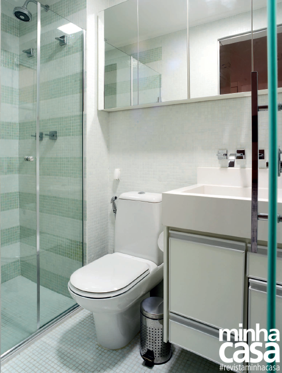 O destaque fica por conta das pastilhas de vidro (modelos branco A20 e furta-cor F13, ambos da Colormix, com 2 x 2 cm. Ville Rose Cerâmica, R$ 84,75 o m² e R$ 217,02 o m², nessa ordem). Projeto d<span>a arquiteta </span><span>Carolina Candido.</span> O destaque fica por conta das pastilhas de vidro (modelos branco A20 e furta-cor F13, ambos da Colormix, com 2 x 2 cm. Ville Rose Cerâmica, R$ 84,75 o m² e R$ 217,02 o m², nessa ordem). Projeto d<span>a arquiteta </span><span>Carolina Candido.</span>