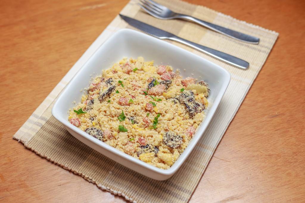 Farofa de ovos e ameixa