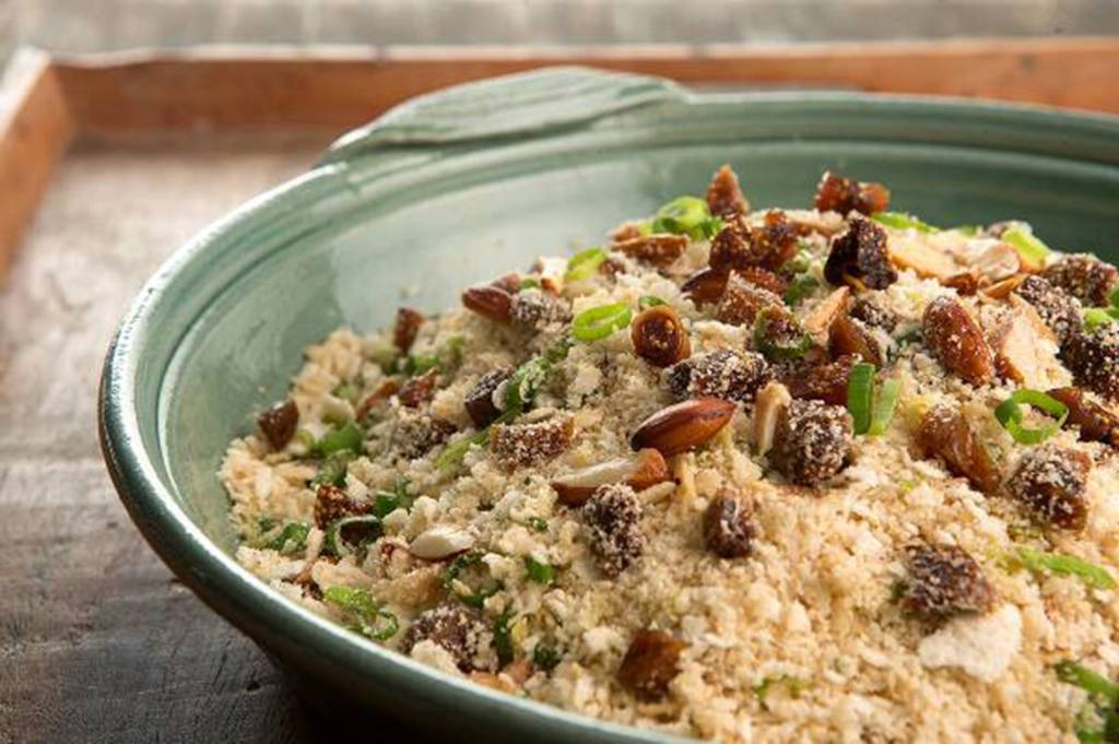 Farofa com arroz e tâmaras