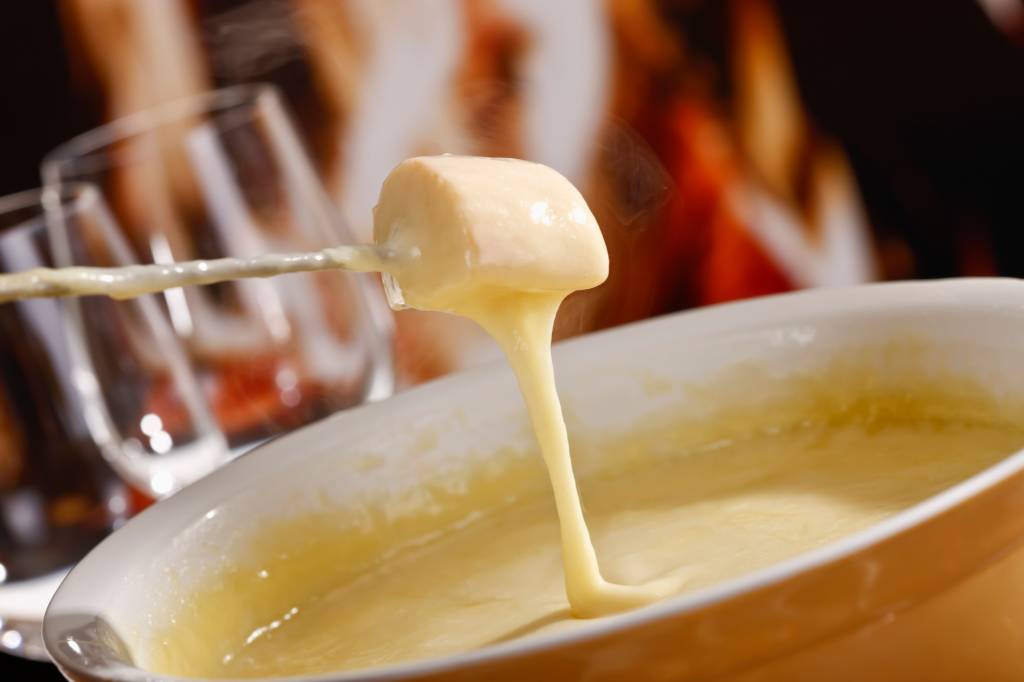 Fondue de queijo caseiro simples