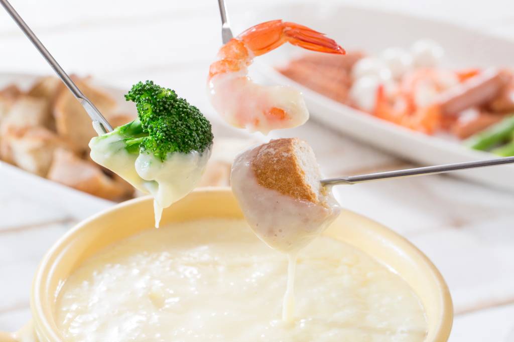 Fondue de queijo caseiro sofisticado