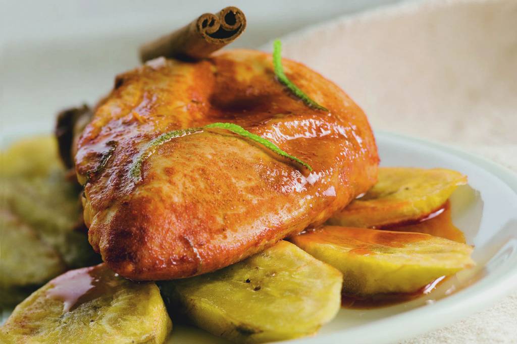 Frango ao molho de tangerina e banana grelhada