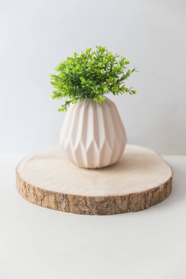 Centro de mesa Wood, de madeira maciça (19 a 24 cm de diâmetro). Storehouse, R$ 45. Centro de mesa Wood, de madeira maciça (19 a 24 cm de diâmetro). Storehouse, R$ 45.