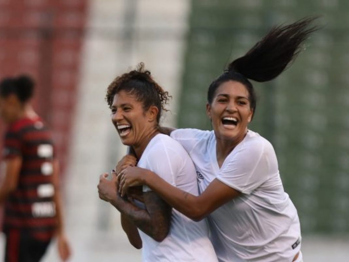 Futebol Feminino: A bola está com elas: artilheira da seleção brilha em  campo | CLAUDIA