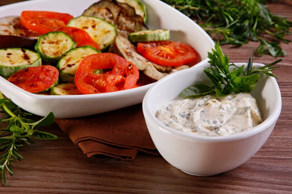 Legumes grelhados ao molho de ervas