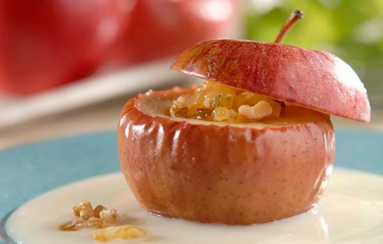 Maçã assada com creme inglês diet