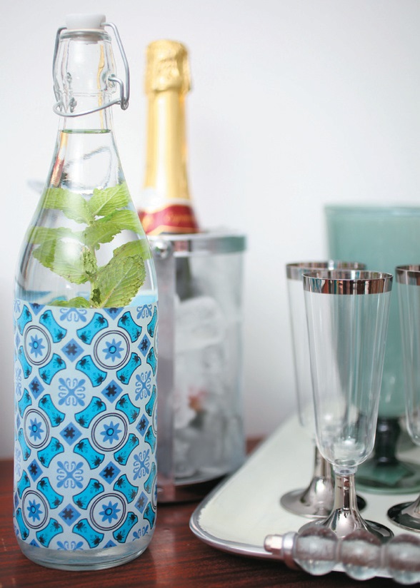 mesa-de-jantar-vestida-para-ceia-em-azul-e-branco-1