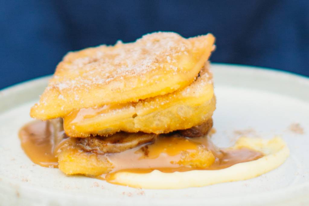 Mil-folhas de churros com banana assada