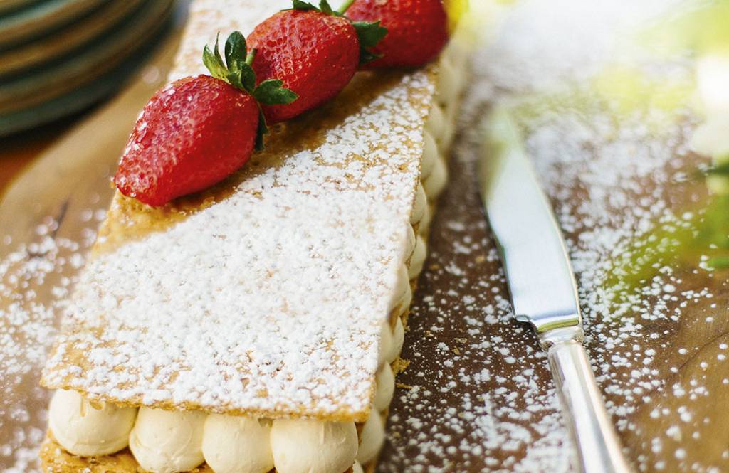 Mil-folhas de morango com musseline