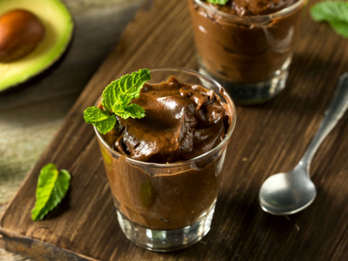 Mousse low carb de chocolate e abacate