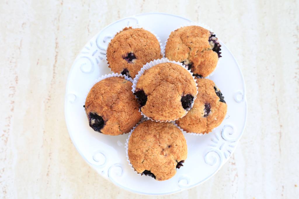 Muffin funcional de limão-siciliano com blueberry