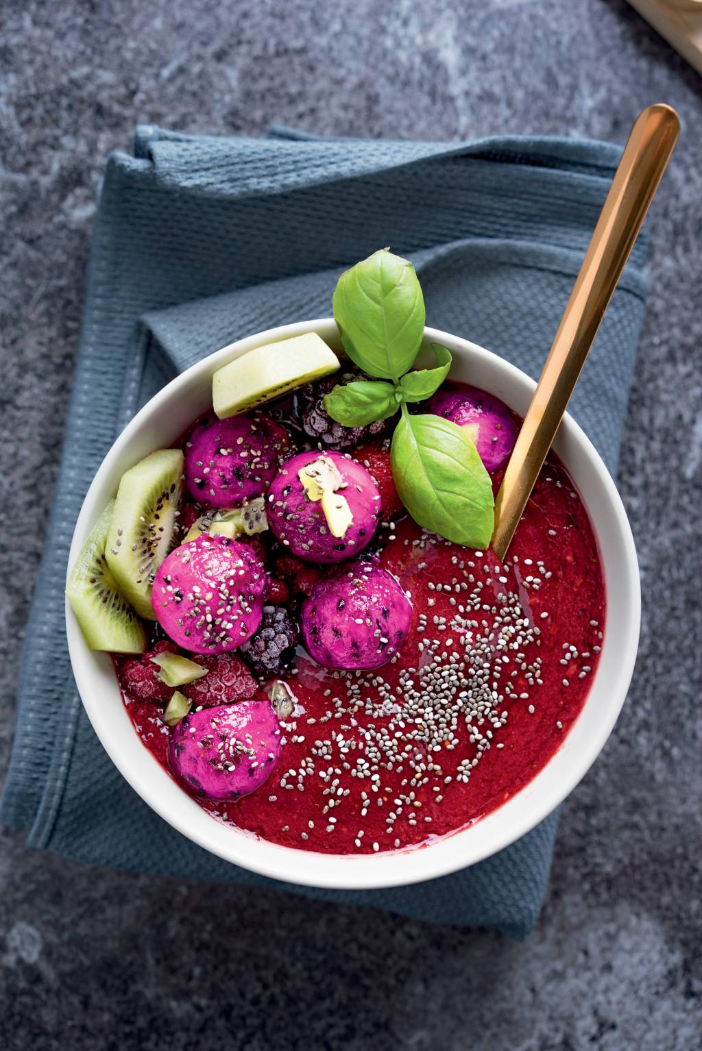Smoothie rosa de pitaya com banana