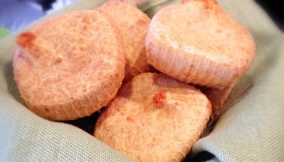 Pão de queijo recheado