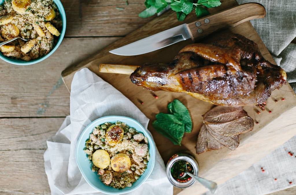 Pernil de cordeiro com farofa