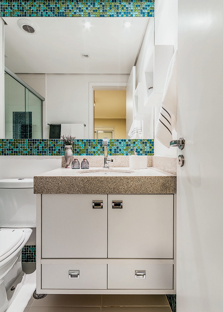 projeto-de-apartamento-aposta-em-elementos-neutros-e-elegantes-banheiro