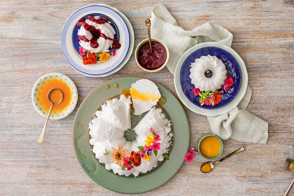 Pudim de tapioca com calda de fruta