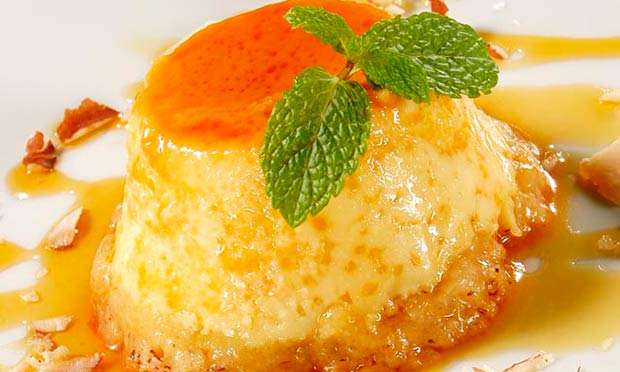 Pudim de tapioca com caramelo