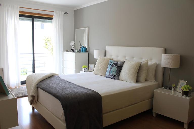<span>Minha casa tem leitores e admiradores pelo mundo, como </span><span>Sónia Cristina dos Santos Macedo</span><span>, de </span><span>Portugal</span><span>, que abriu as portas de seu quarto para mostrar a decoração que ela mesma planejou. E todo esse capricho foi curtido por 10 mil pessoas em nossa fanpage.</span>