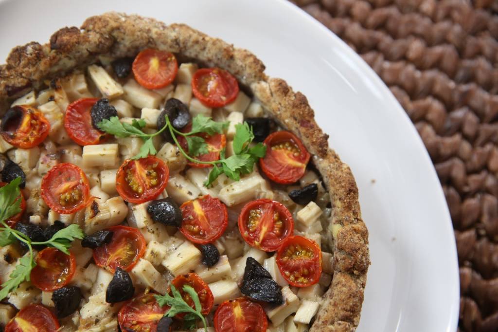 Quiche de palmito com massa de batata-doce e linhaça