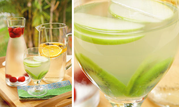 Água de coco com kiwi e maçã verde