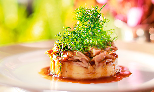 Aparecidinho de pernil com purê de banana-da-terra