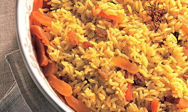 Arroz com açafrão, damasco seco e passas