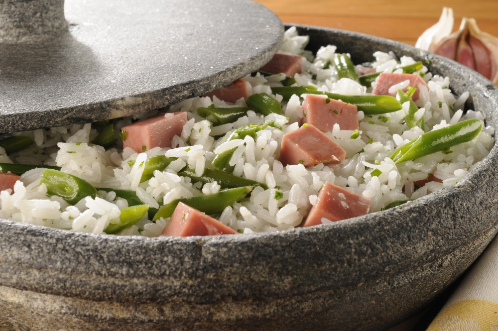 Arroz especial com vagem e mortadela